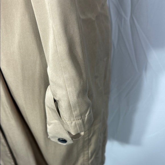 Levand Classic Women’s Tan Trench Coat - Picture 3 of 9